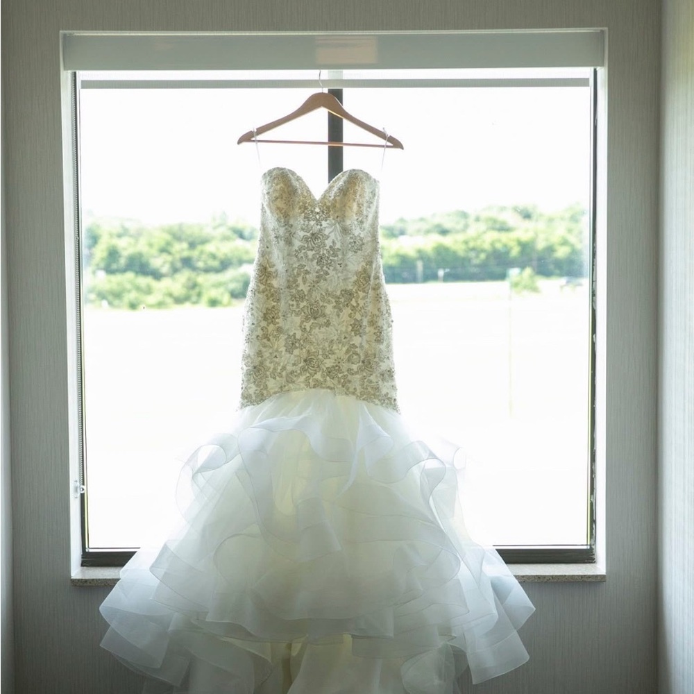 Elegant White Strapless Wedding Dress